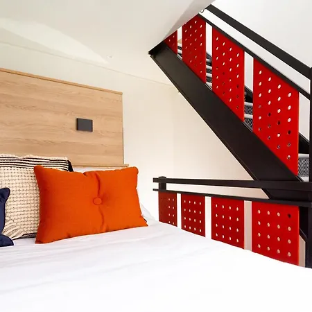 The Snug Townhouse Отель